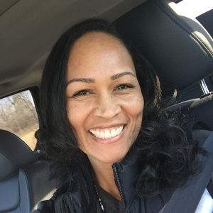 Meet your Posher, Adelita